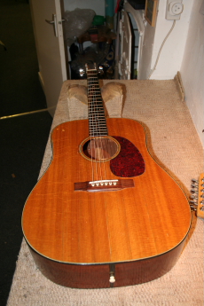 Martin D18